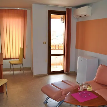 House Dimitrovi בית הארחה 3*